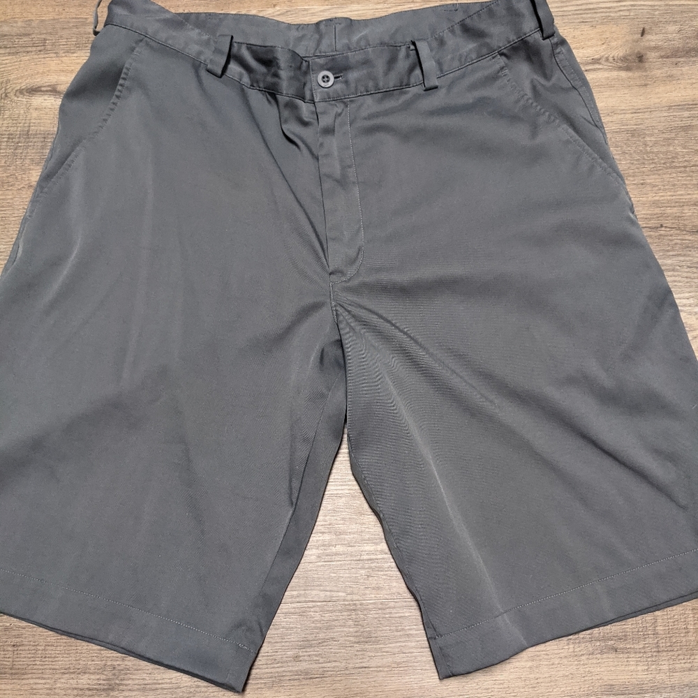Mens Nike Drifit golf shorts